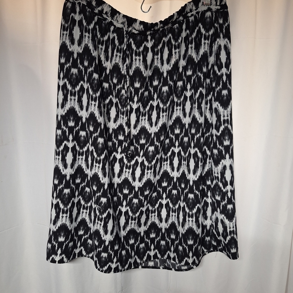 Faded Glory Black and White Midi Skirt